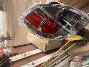 Matrix 03-08 Tailight Pair