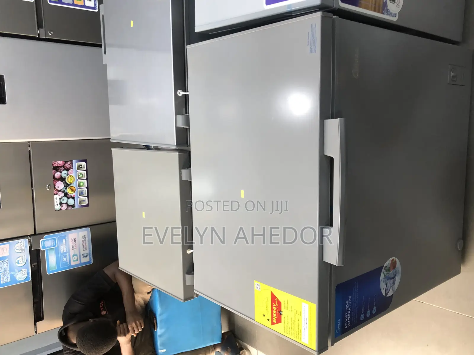 Affordable and Quality Midea Freezer With Two Stars 198liter