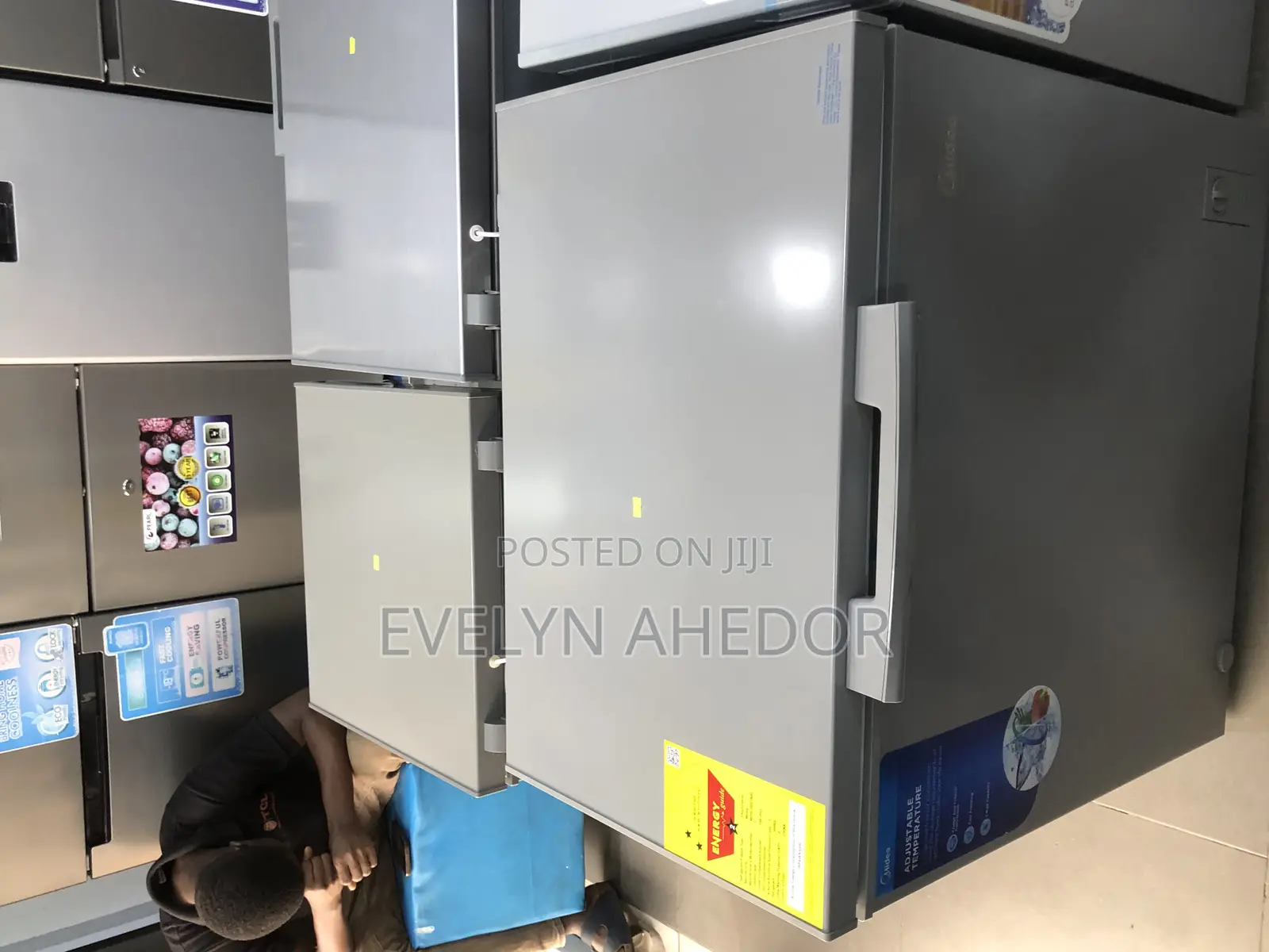Affordable and Quality Midea Freezer With Two Stars 198liter