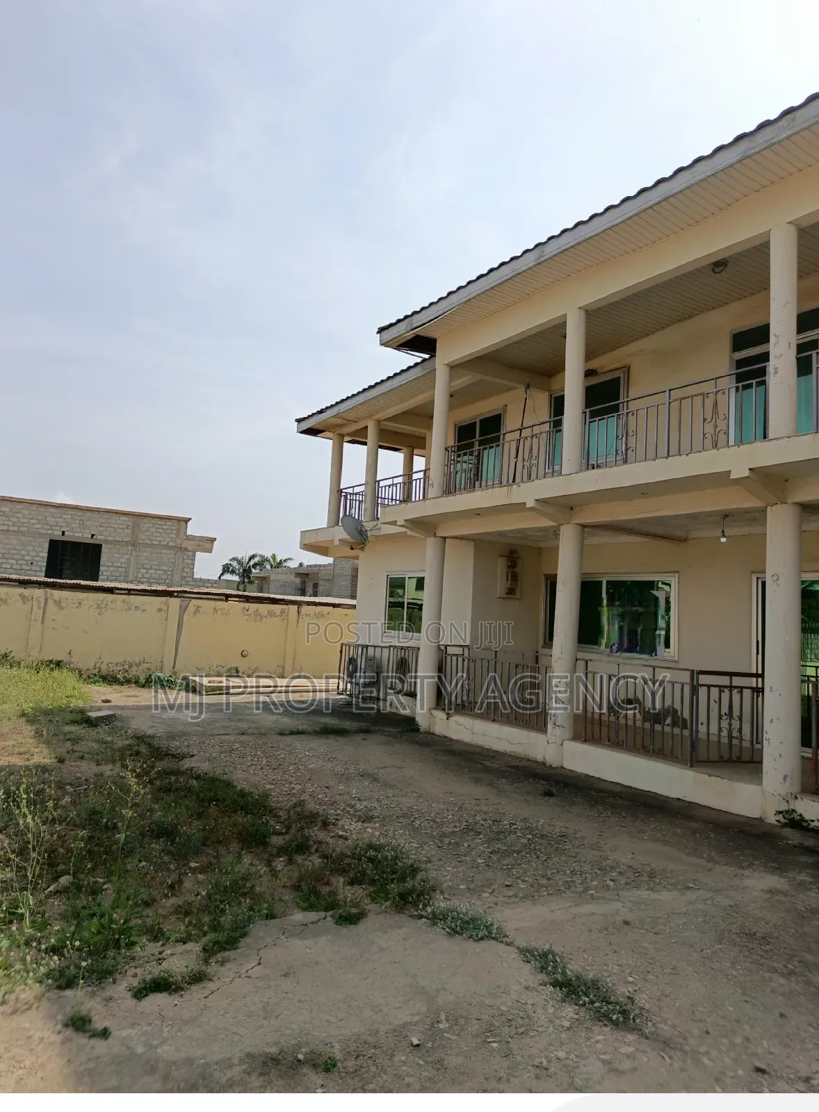 5bdrm House in Hfc Estate Phase 1, Tema Metropolitan for sale