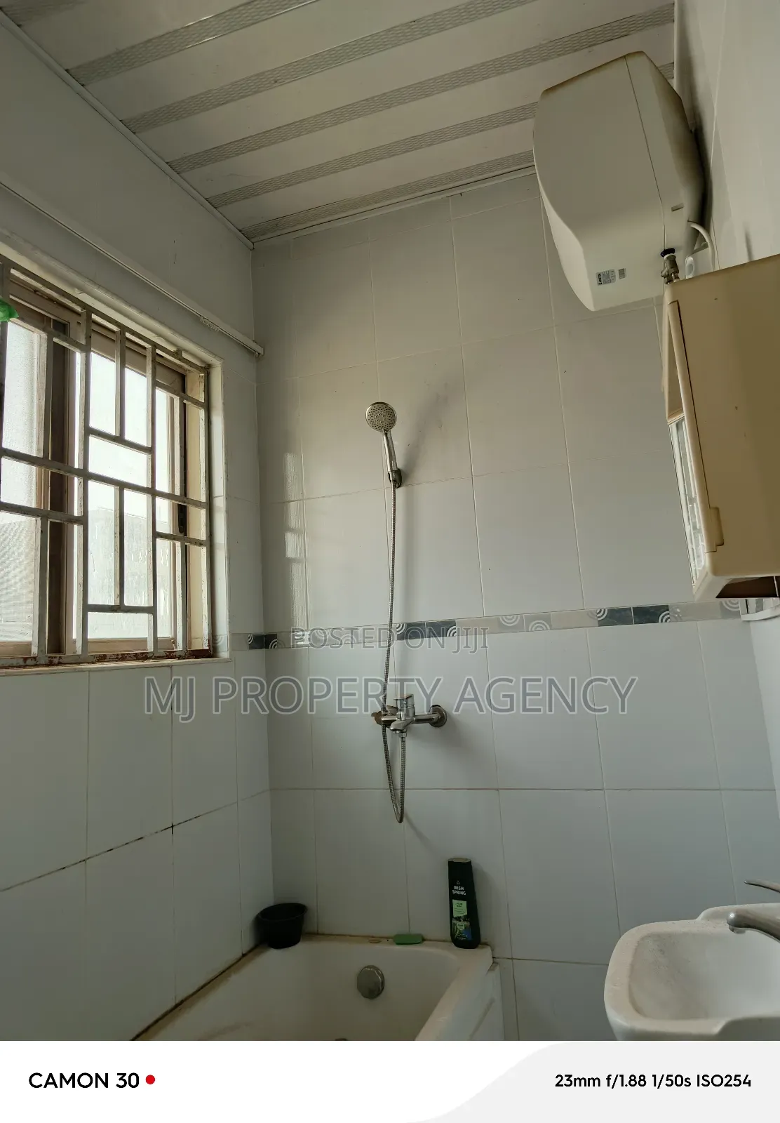 5bdrm House in Hfc Estate Phase 1, Tema Metropolitan for sale