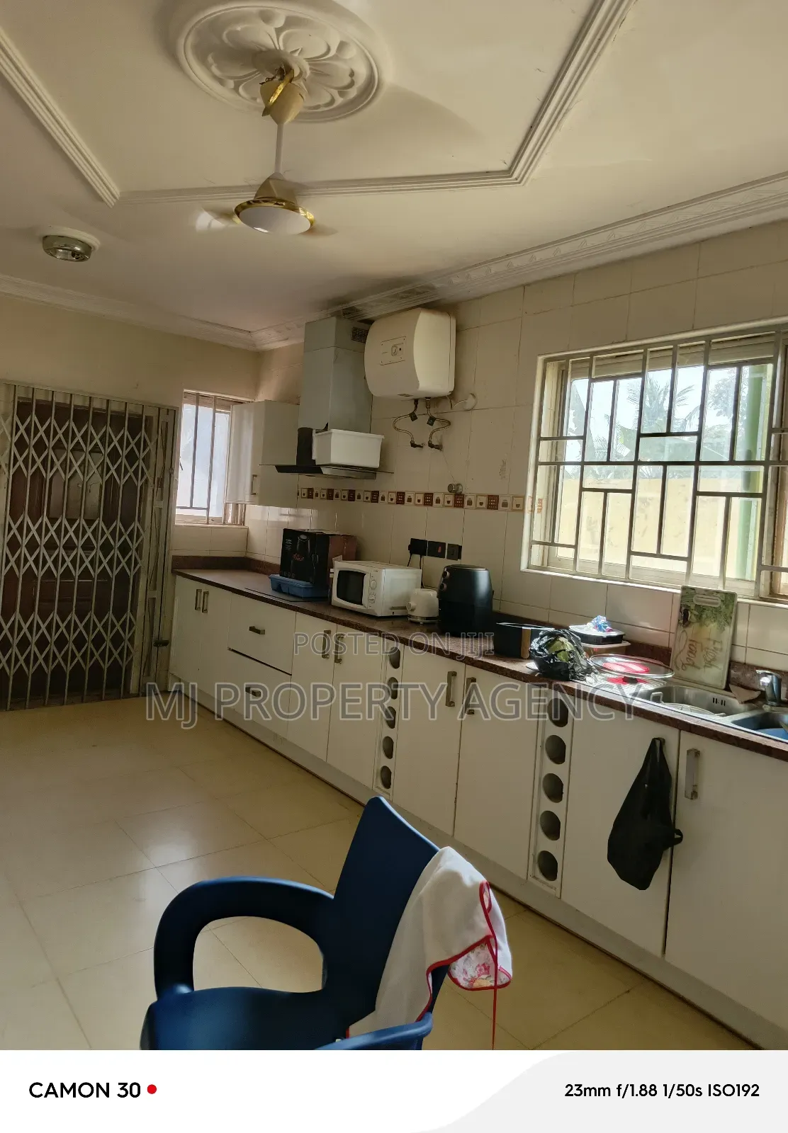 5bdrm House in Hfc Estate Phase 1, Tema Metropolitan for sale