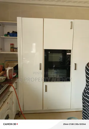 5bdrm House in Hfc Estate Phase 1, Tema Metropolitan for sale