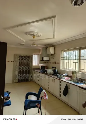 5bdrm House in Hfc Estate Phase 1, Tema Metropolitan for sale
