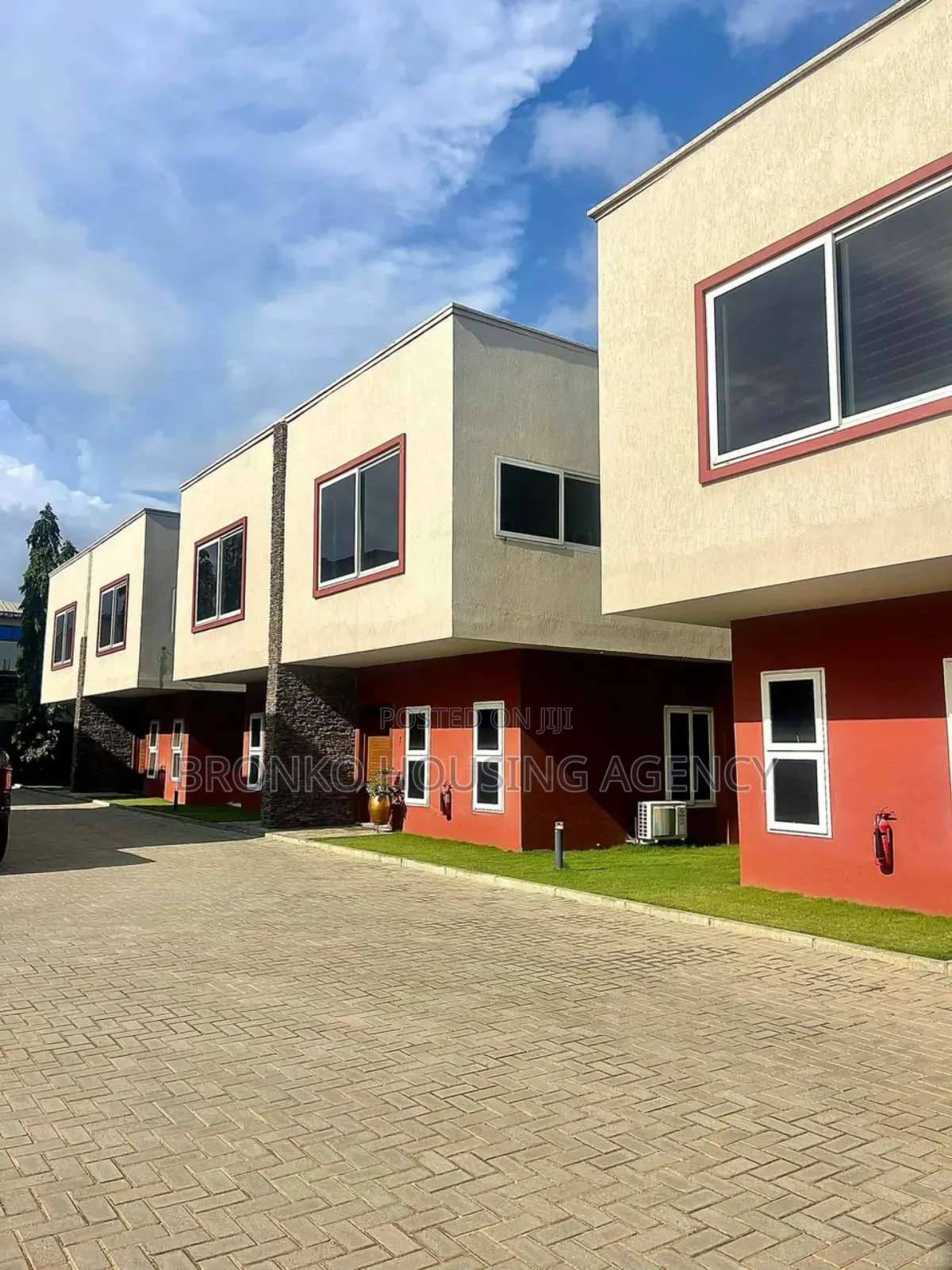 3bdrm Townhouse / Terrace in Bronko Housing, Burma Camp for rent