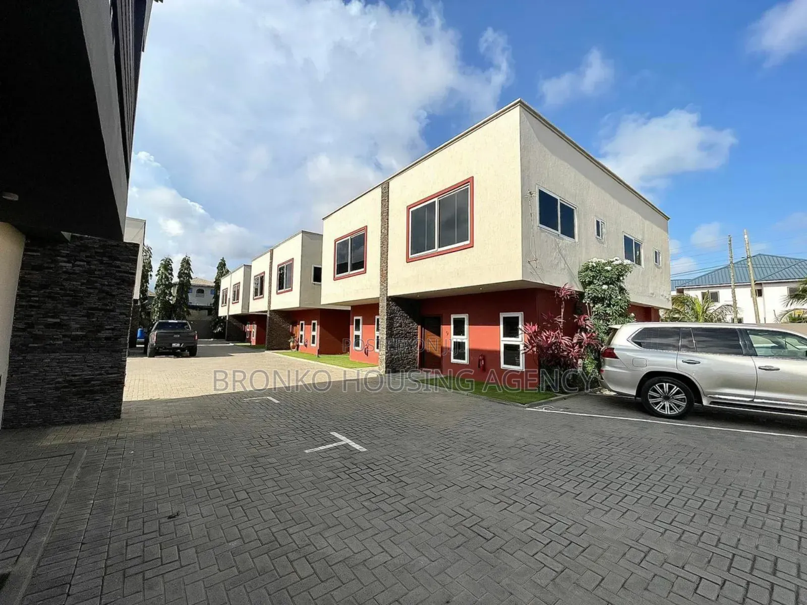 3bdrm Townhouse / Terrace in Bronko Housing, Burma Camp for rent