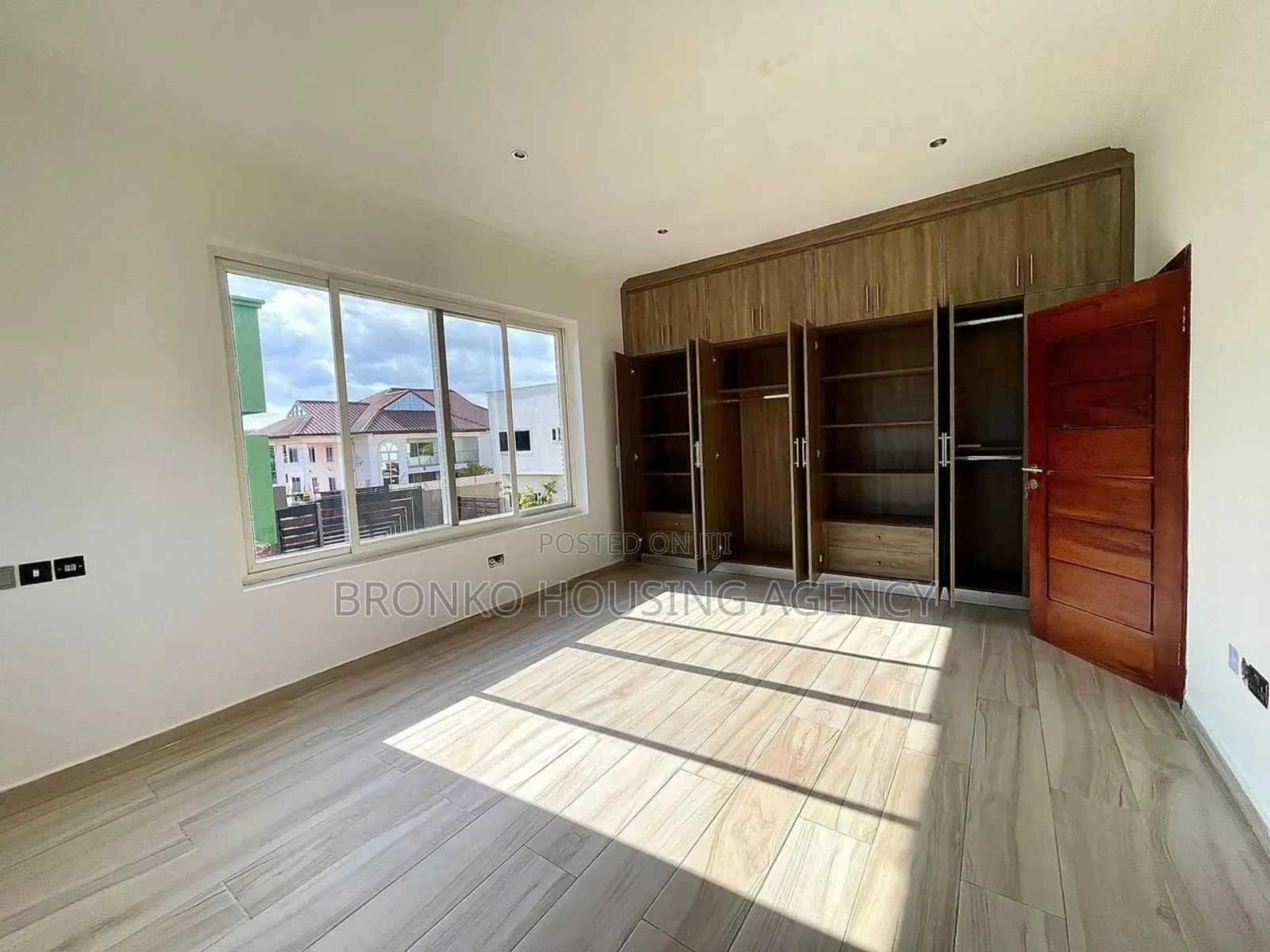 3bdrm Townhouse / Terrace in Bronko Housing, Burma Camp for rent