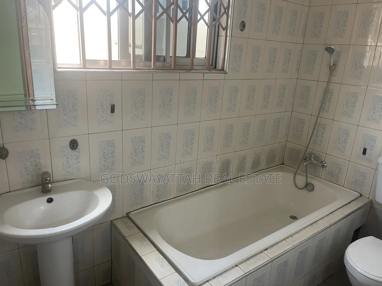 3bdrm House in East London, Adjiriganor for rent