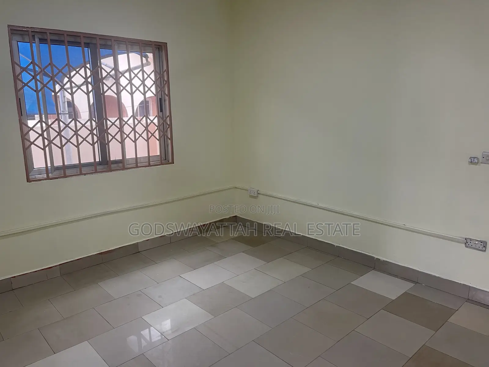3bdrm House in East London, Adjiriganor for rent