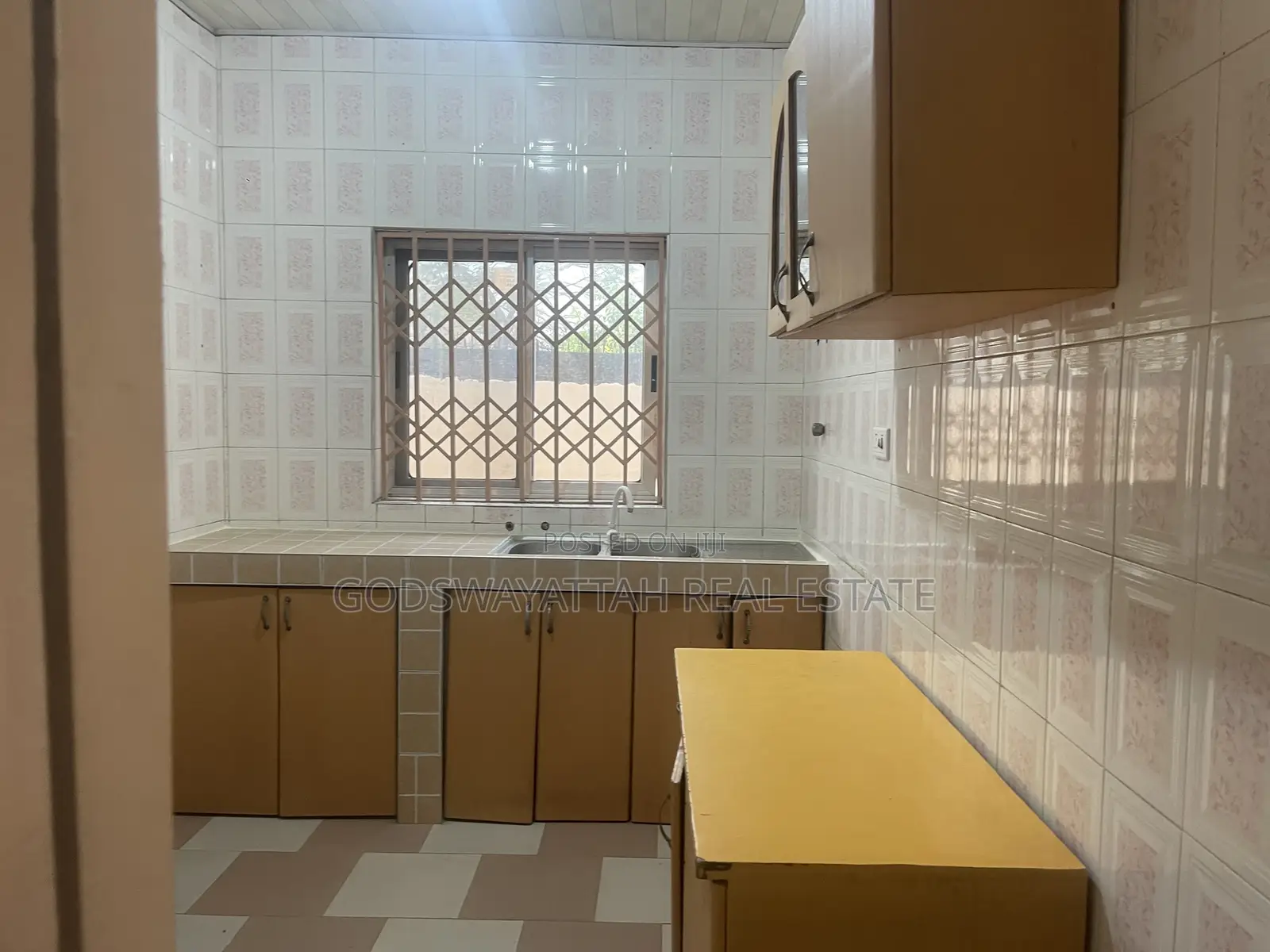 3bdrm House in East London, Adjiriganor for rent