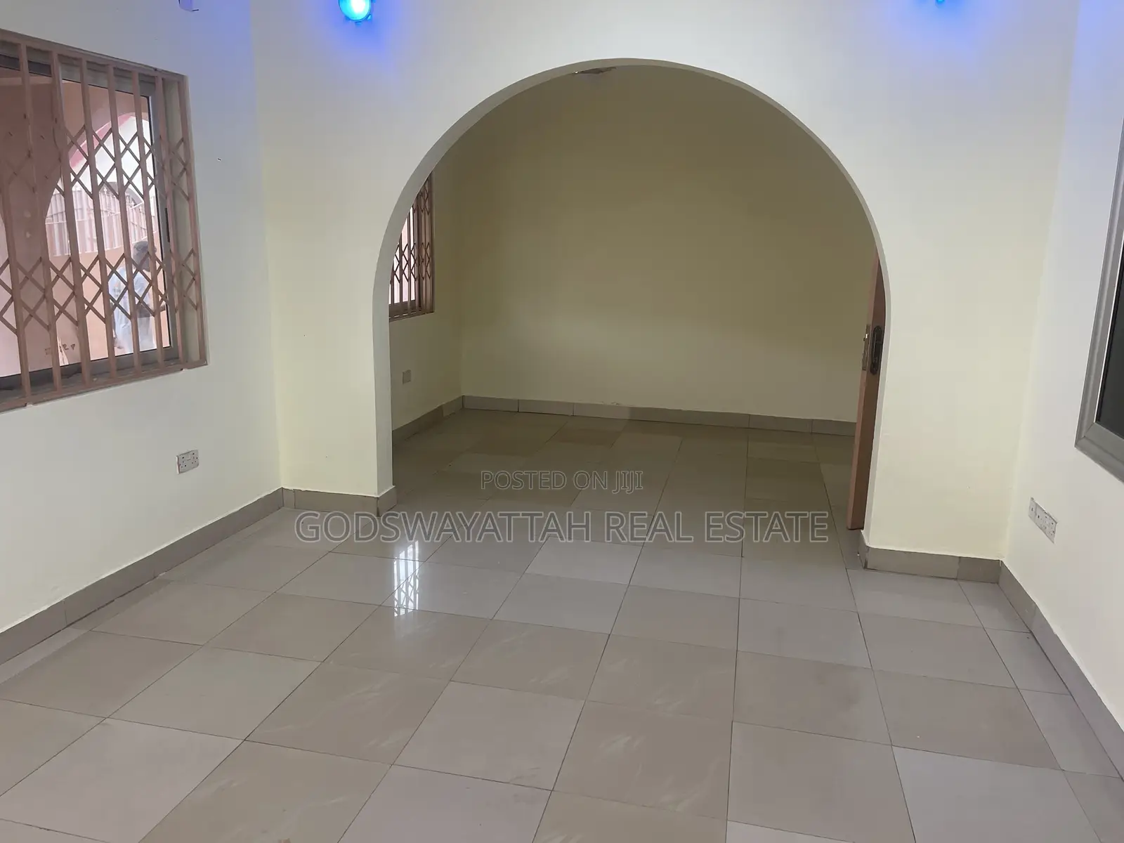 3bdrm House in East London, Adjiriganor for rent