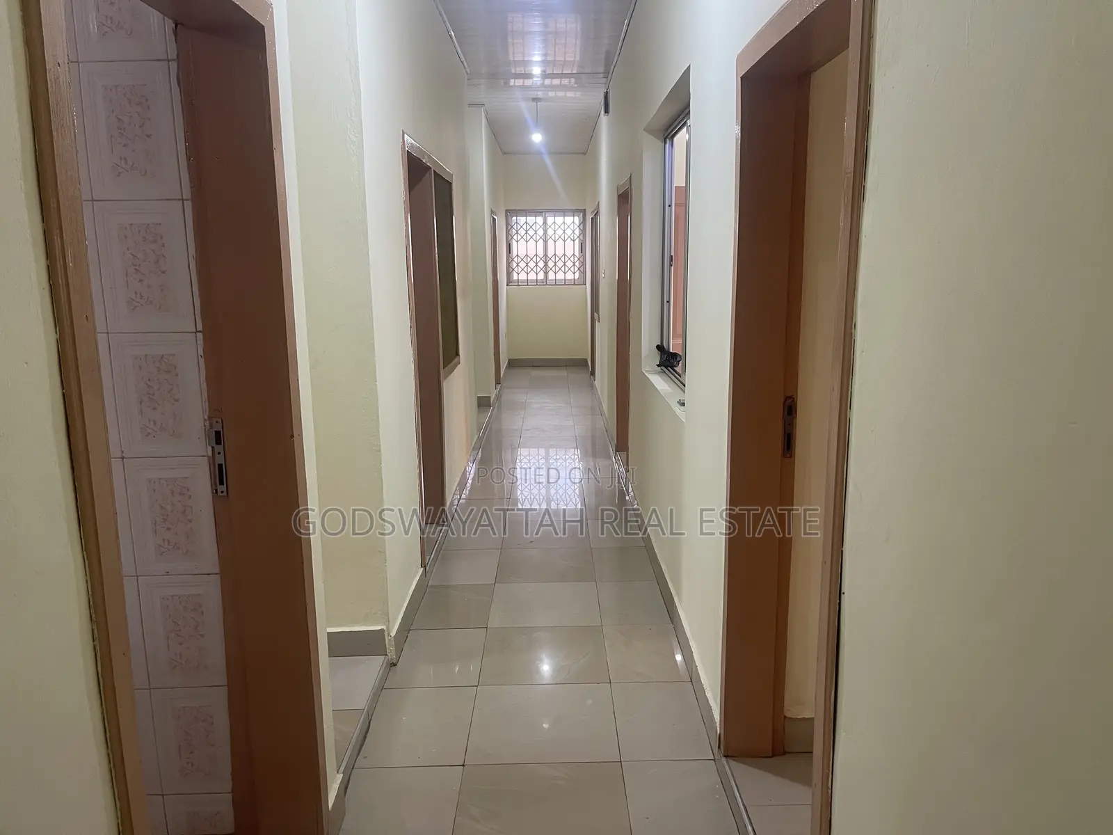 3bdrm House in East London, Adjiriganor for rent