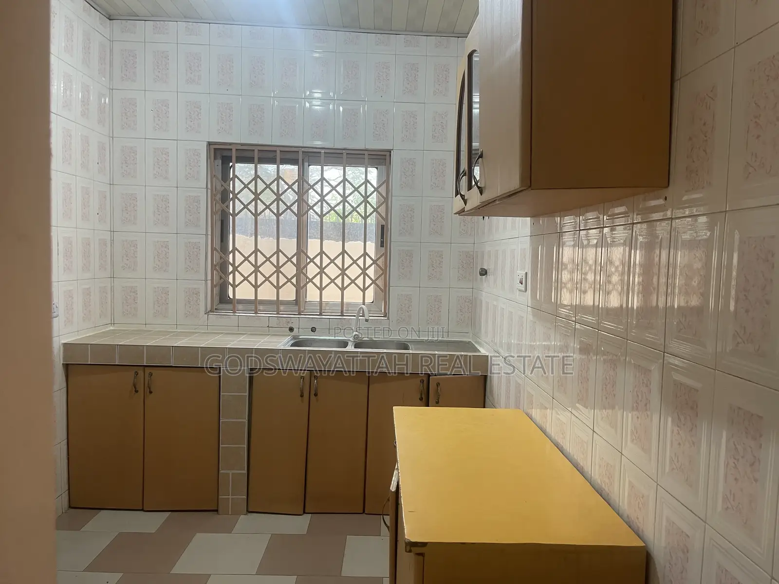 3bdrm House in East London, Adjiriganor for rent
