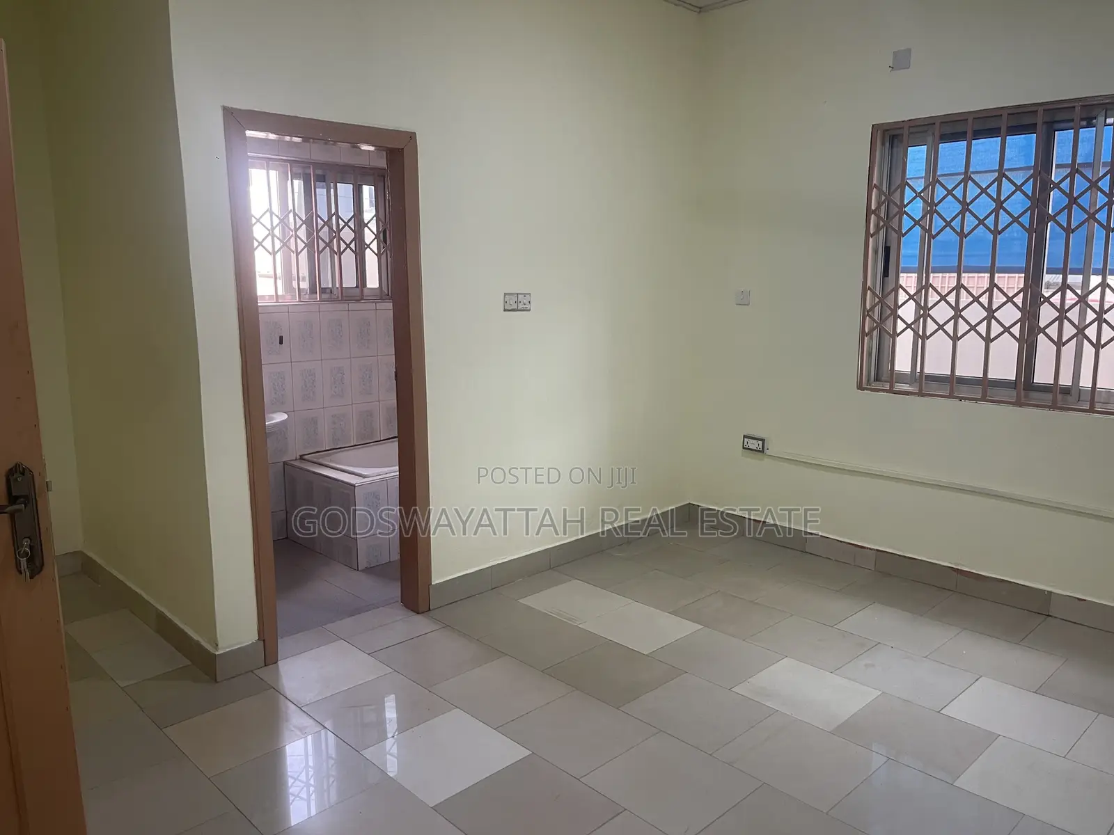 3bdrm House in East London, Adjiriganor for rent