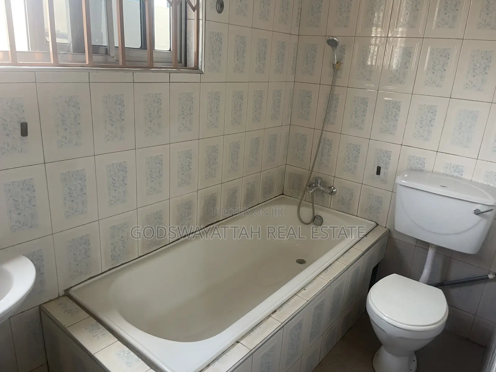 3bdrm House in East London, Adjiriganor for rent