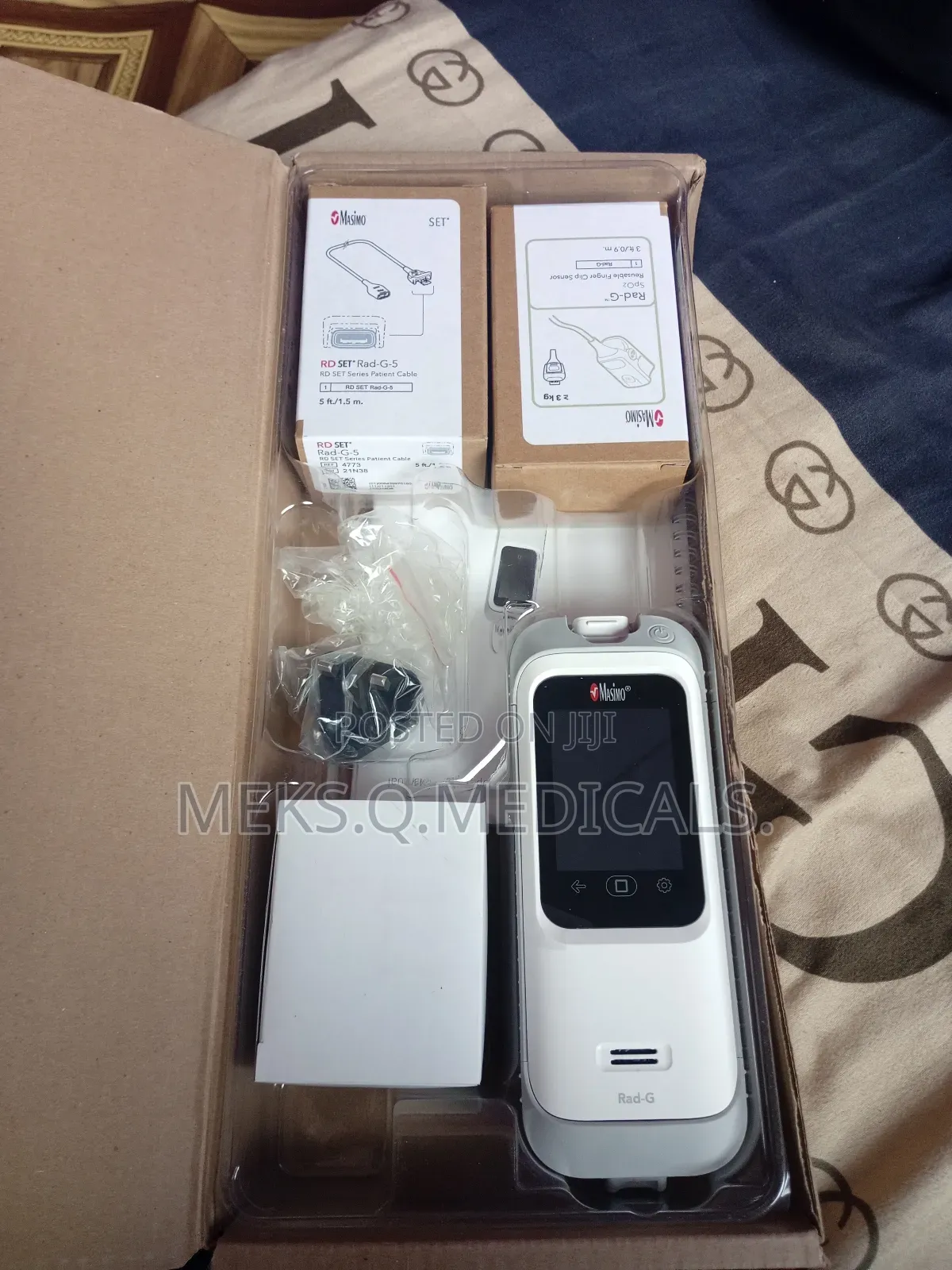 Hand Held Pulse Oximeter and Infrared Thermometer ( Masimo)