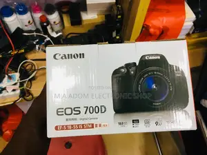 Canon Eos 700d Camera With 18-55 Mm Lens