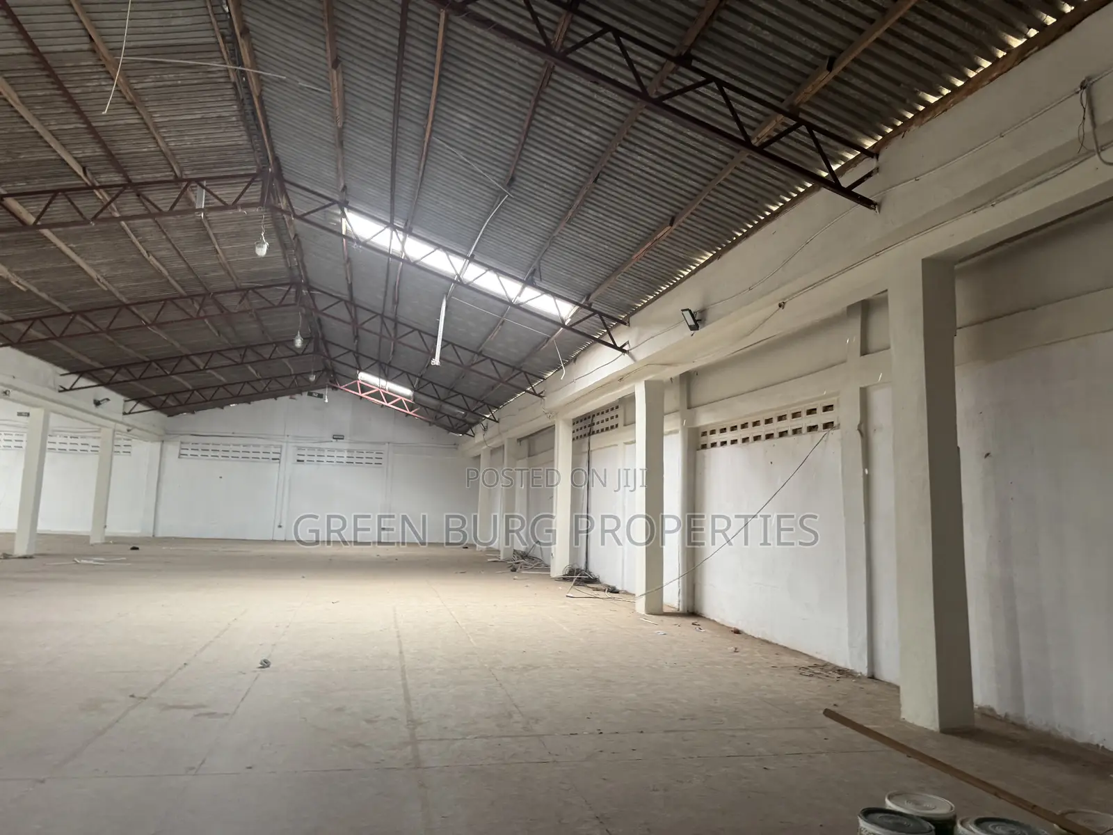 Ware House to-Let