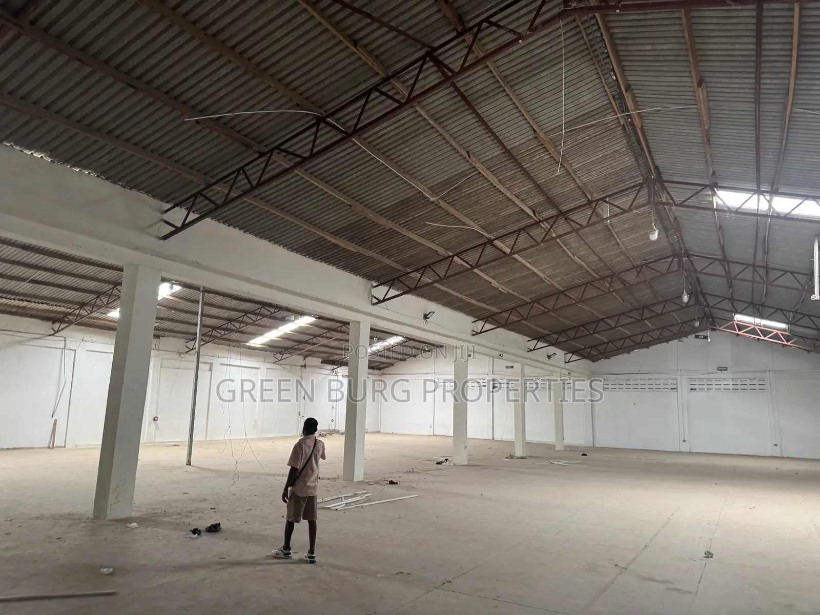 Ware House to-Let