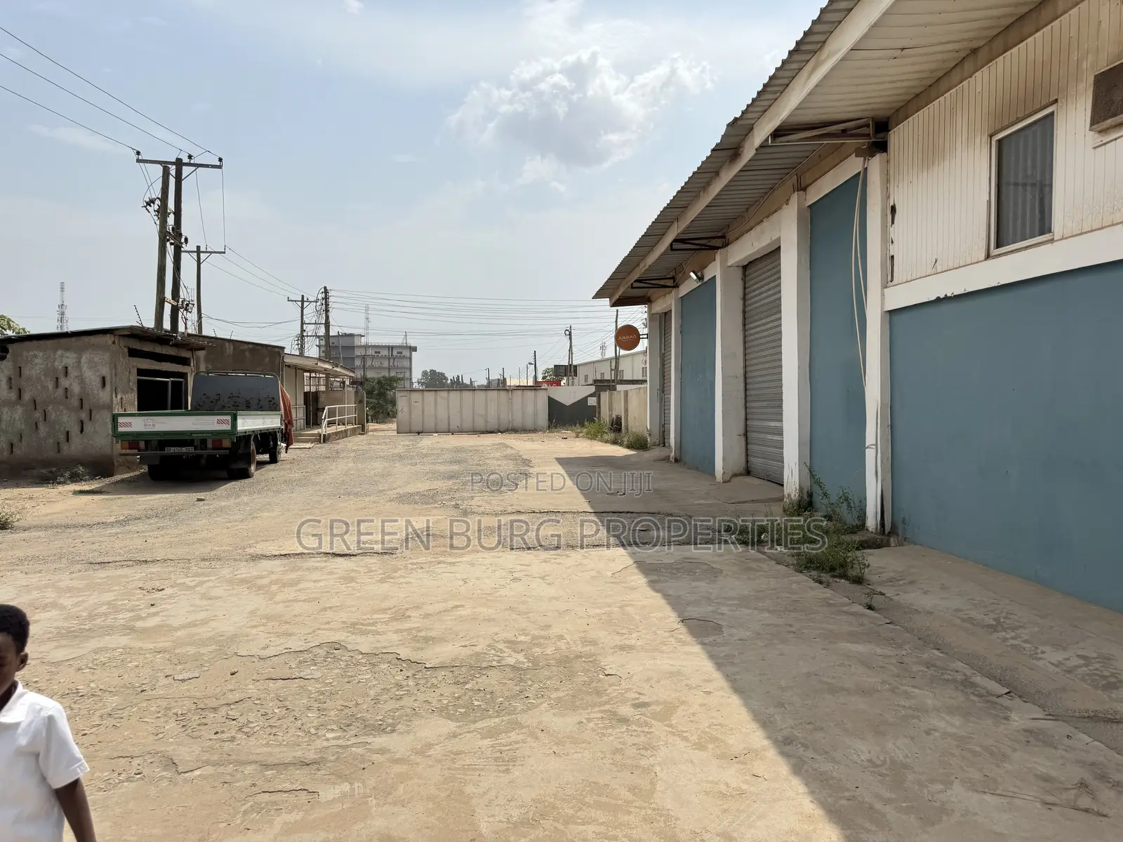Ware House to-Let