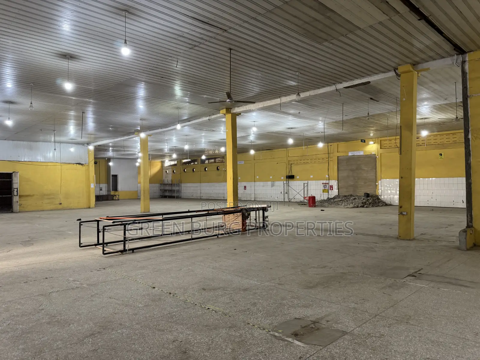 Ware House to-Let