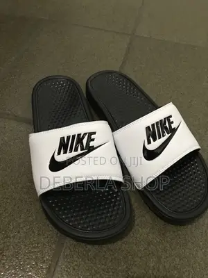 Nike Benassi Slides