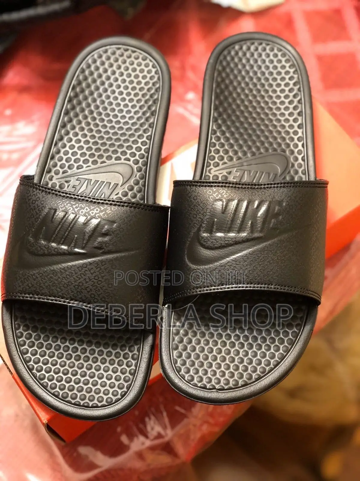 Nike Benassi Slides
