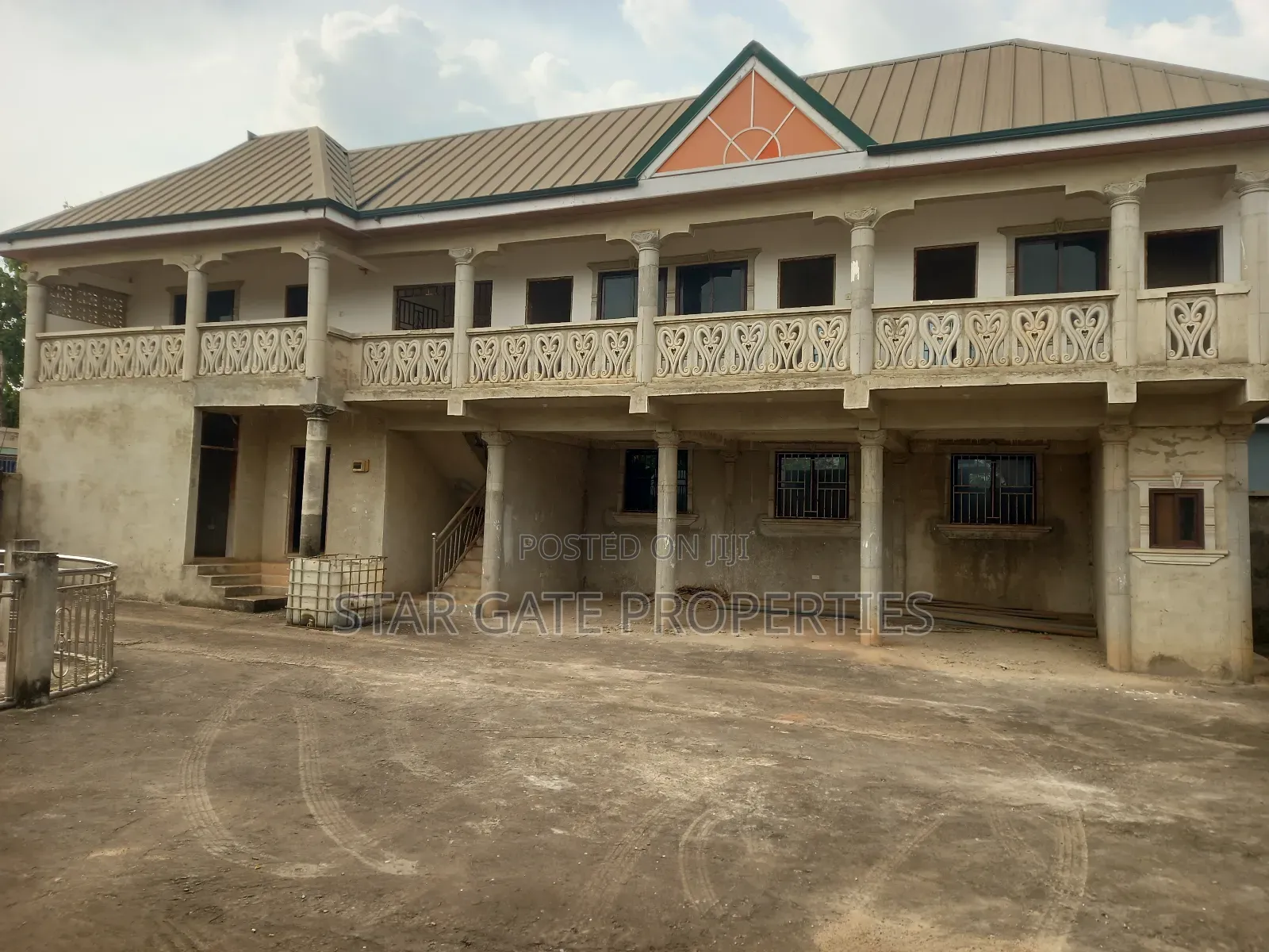 13bdrm House in Star Gate Properties, Kumasi Metropolitan for sale