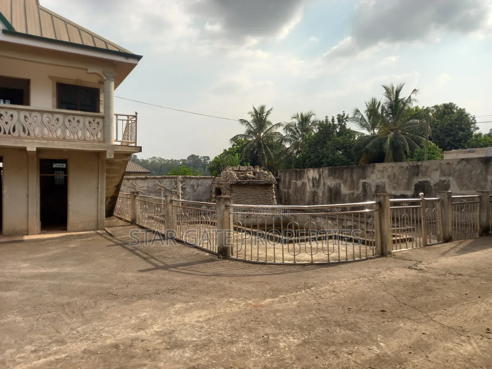 13bdrm House in Star Gate Properties, Kumasi Metropolitan for sale