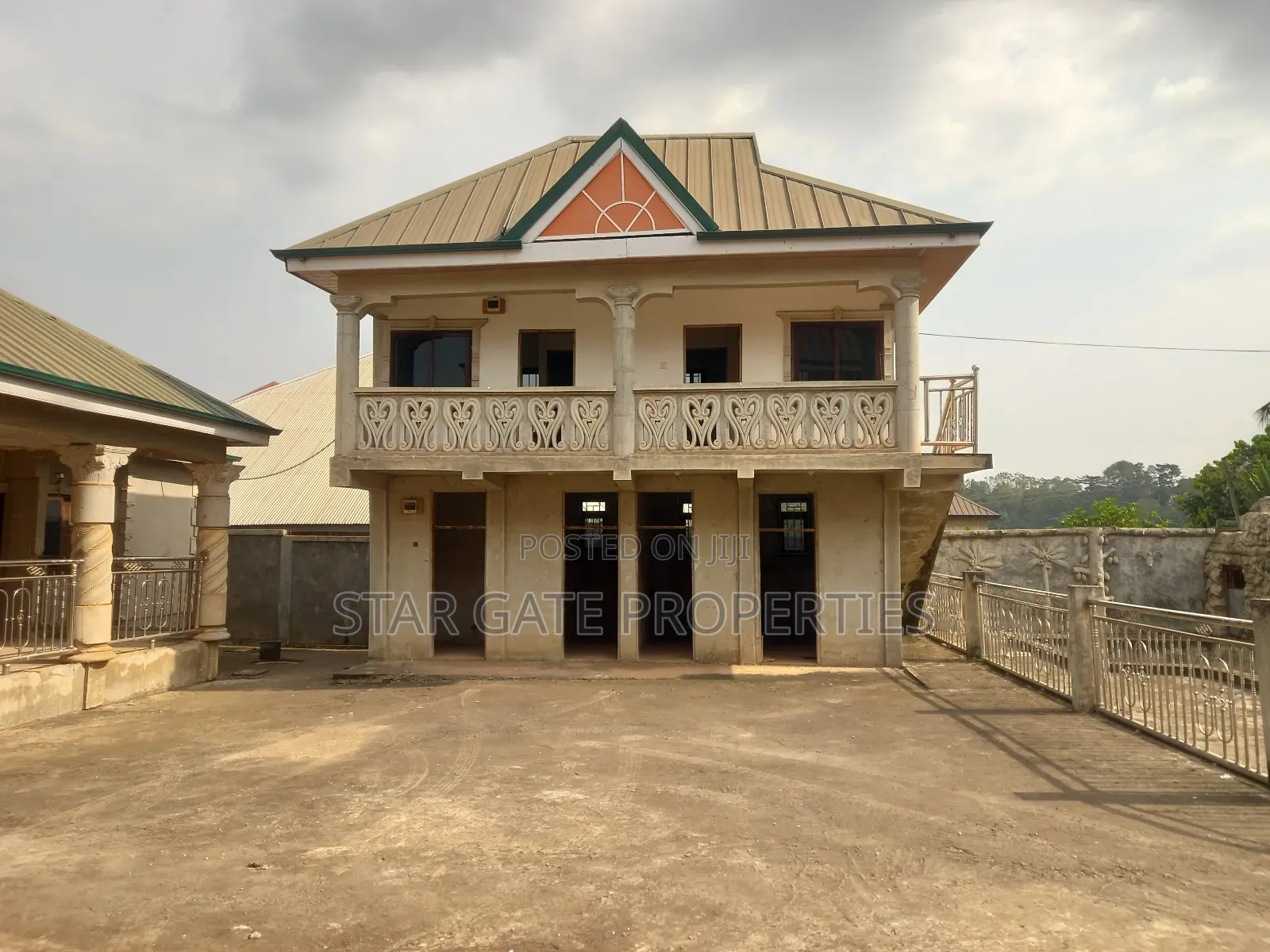 13bdrm House in Star Gate Properties, Kumasi Metropolitan for sale