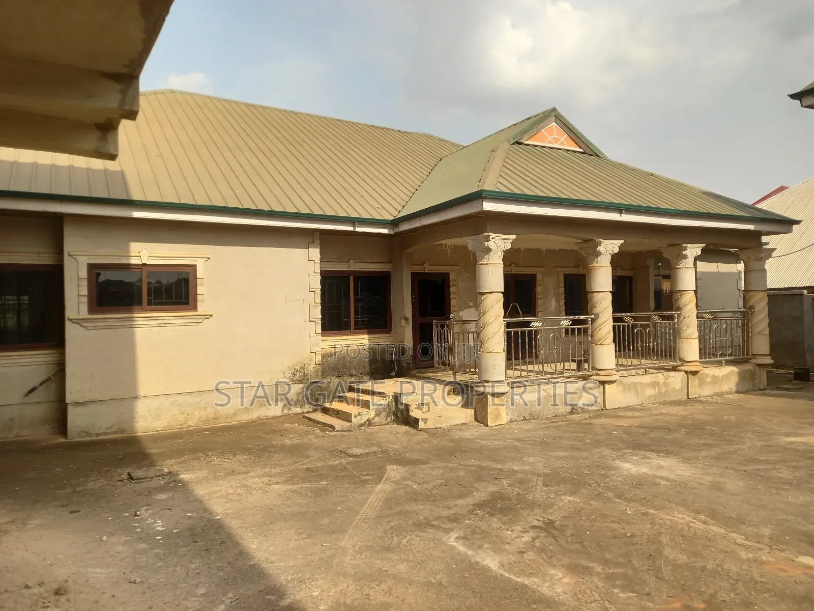 13bdrm House in Star Gate Properties, Kumasi Metropolitan for sale