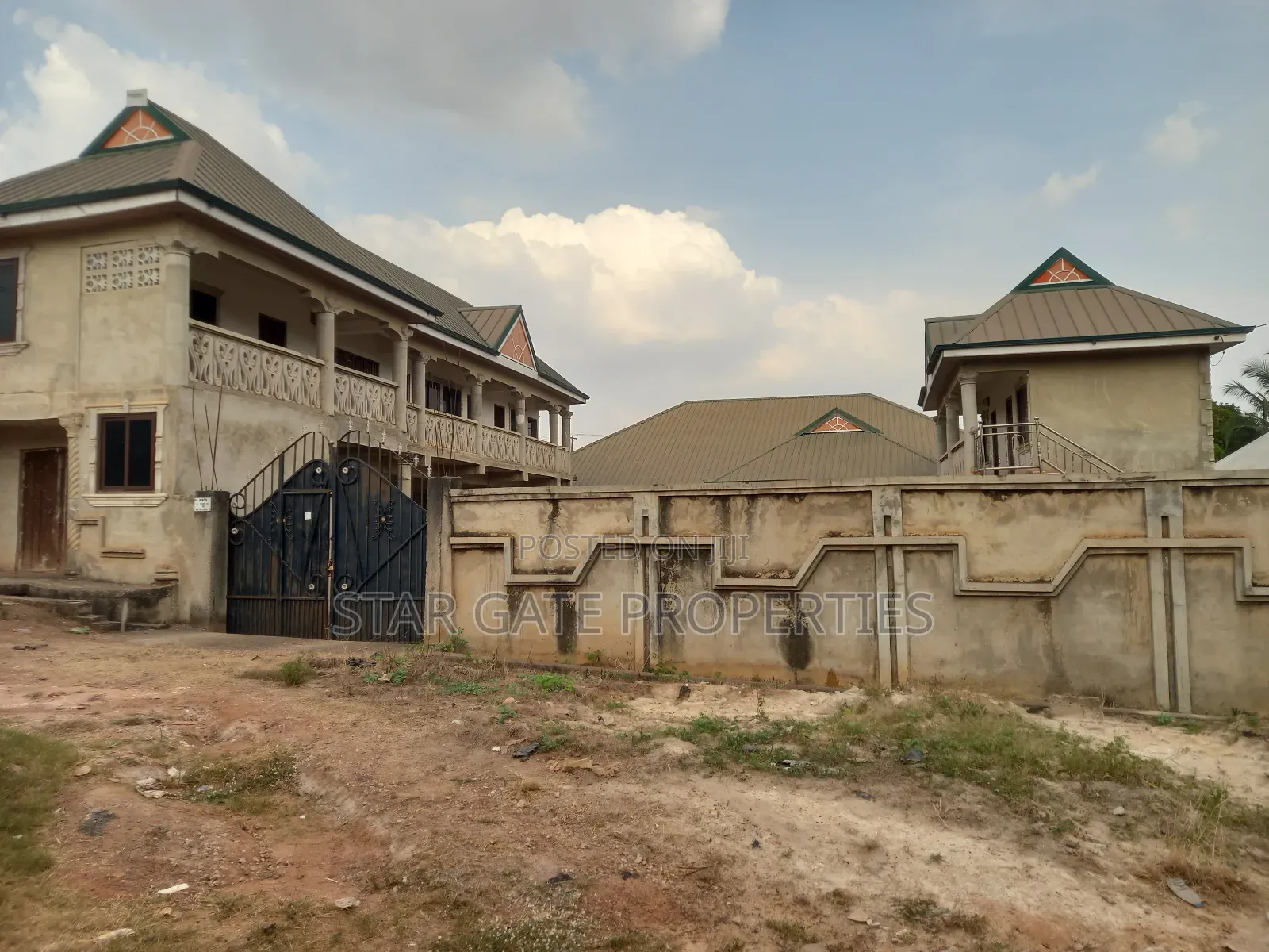 13bdrm House in Star Gate Properties, Kumasi Metropolitan for sale