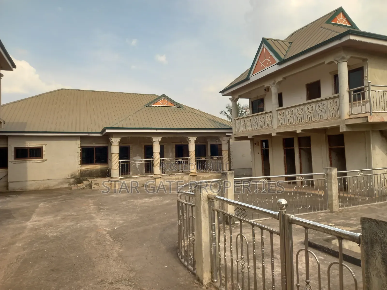 13bdrm House in Star Gate Properties, Kumasi Metropolitan for sale