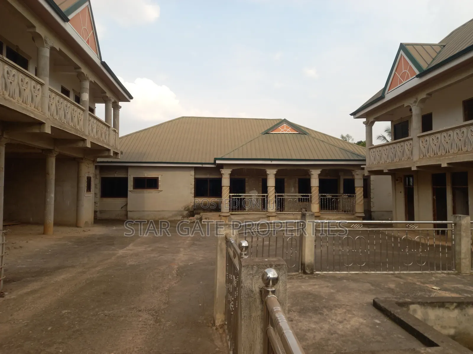 13bdrm House in Star Gate Properties, Kumasi Metropolitan for sale