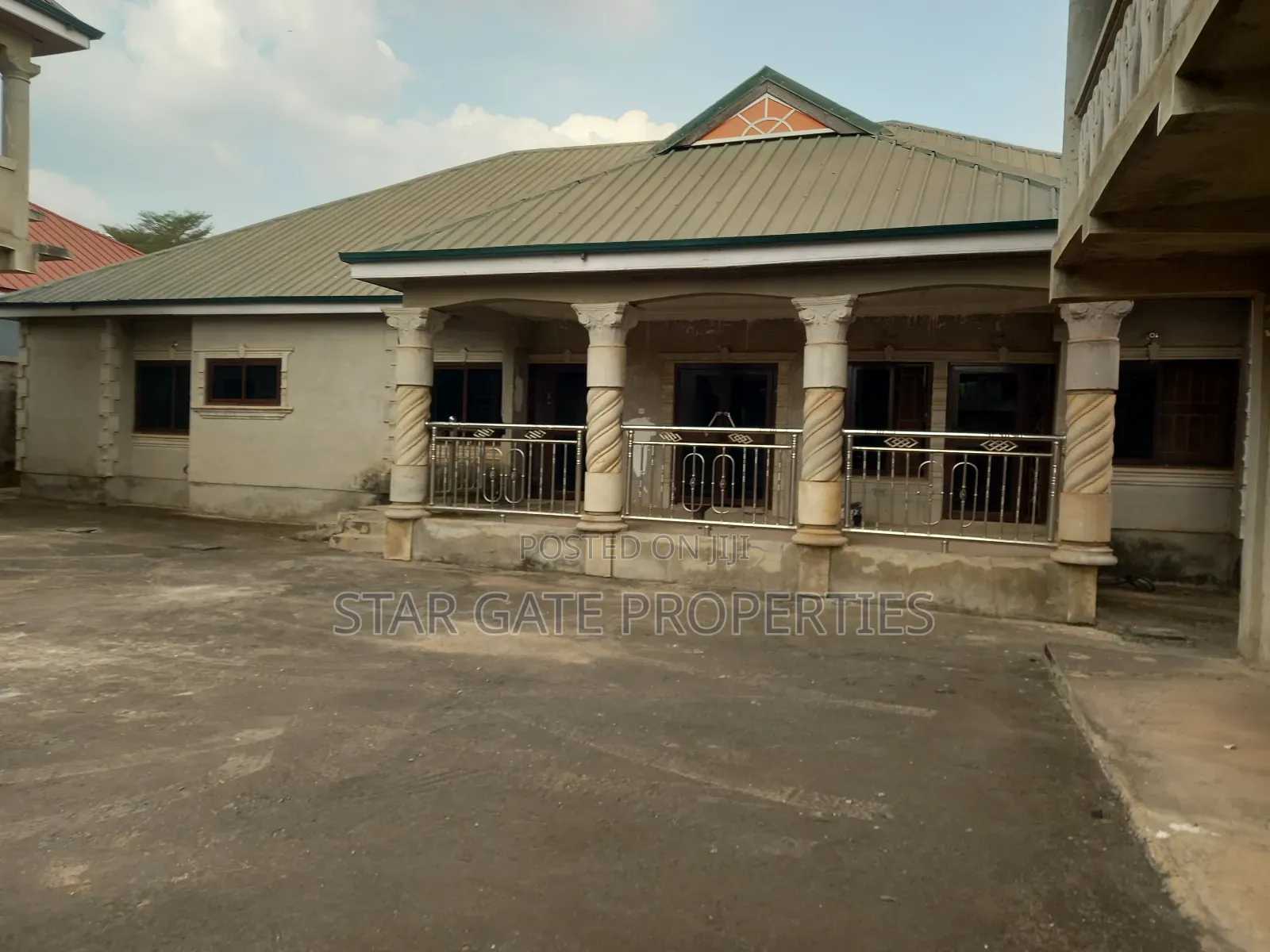 13bdrm House in Star Gate Properties, Kumasi Metropolitan for sale