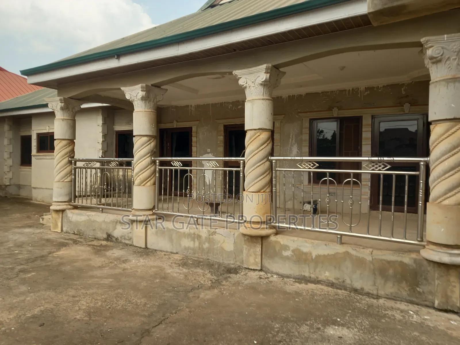 13bdrm House in Star Gate Properties, Kumasi Metropolitan for sale
