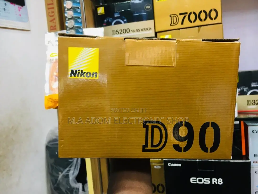 Nikon D90 Camera With 18-104 Lens