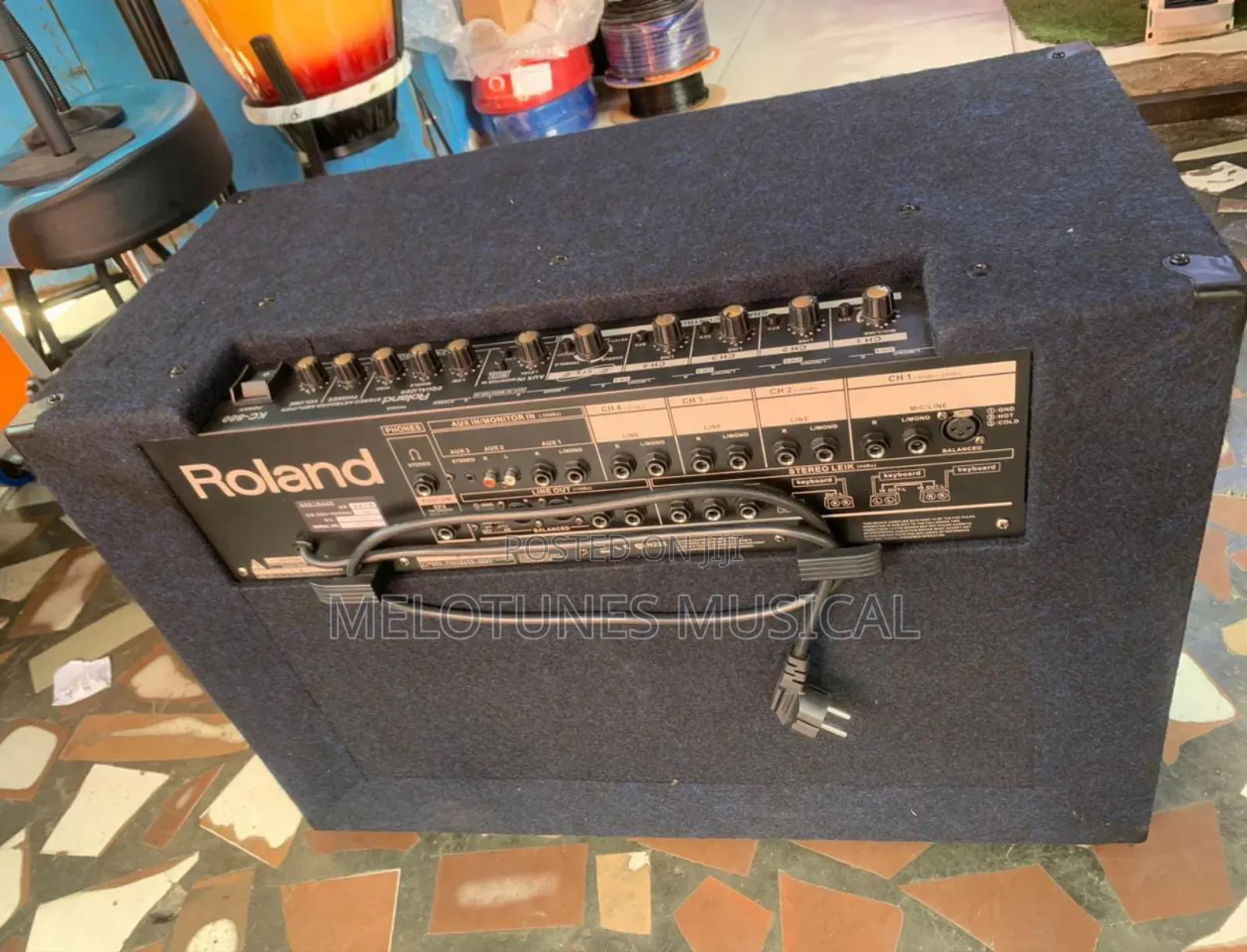 Roland KC-880 Stereo Keyboard Amplifier