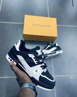 Louis Vuitton Black/White Sneaker