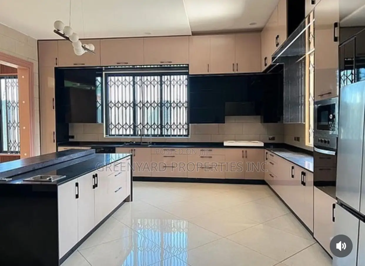 6bdrm Mansion in East, Airport Residential Area for sale