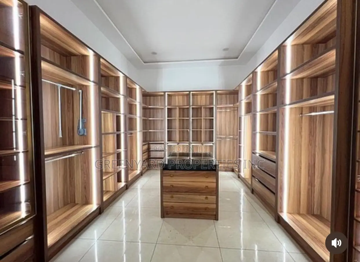 6bdrm Mansion in East, Airport Residential Area for sale