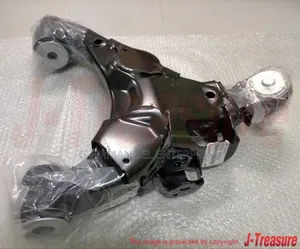 Toyota Land Cruiser 2013-14 Lower Control Arm Pair. Original