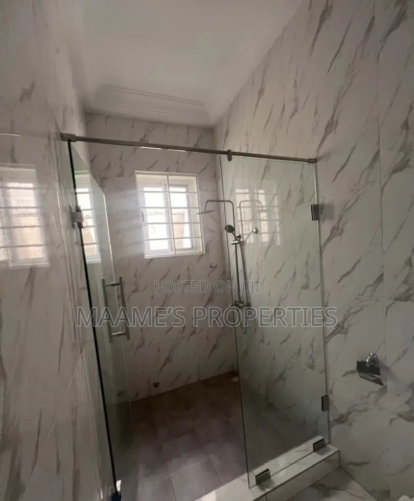 3bdrm House in Oyarifa for sale