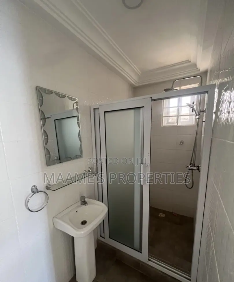 3bdrm House in Oyarifa for sale