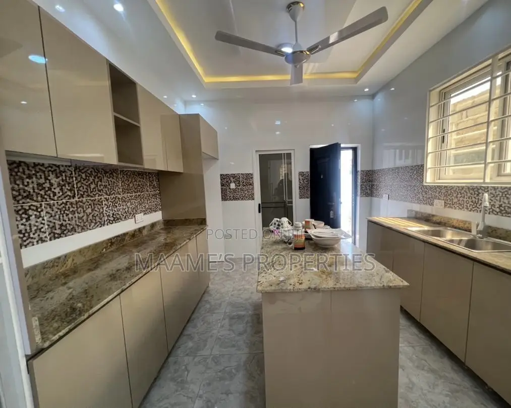 3bdrm House in Oyarifa for sale