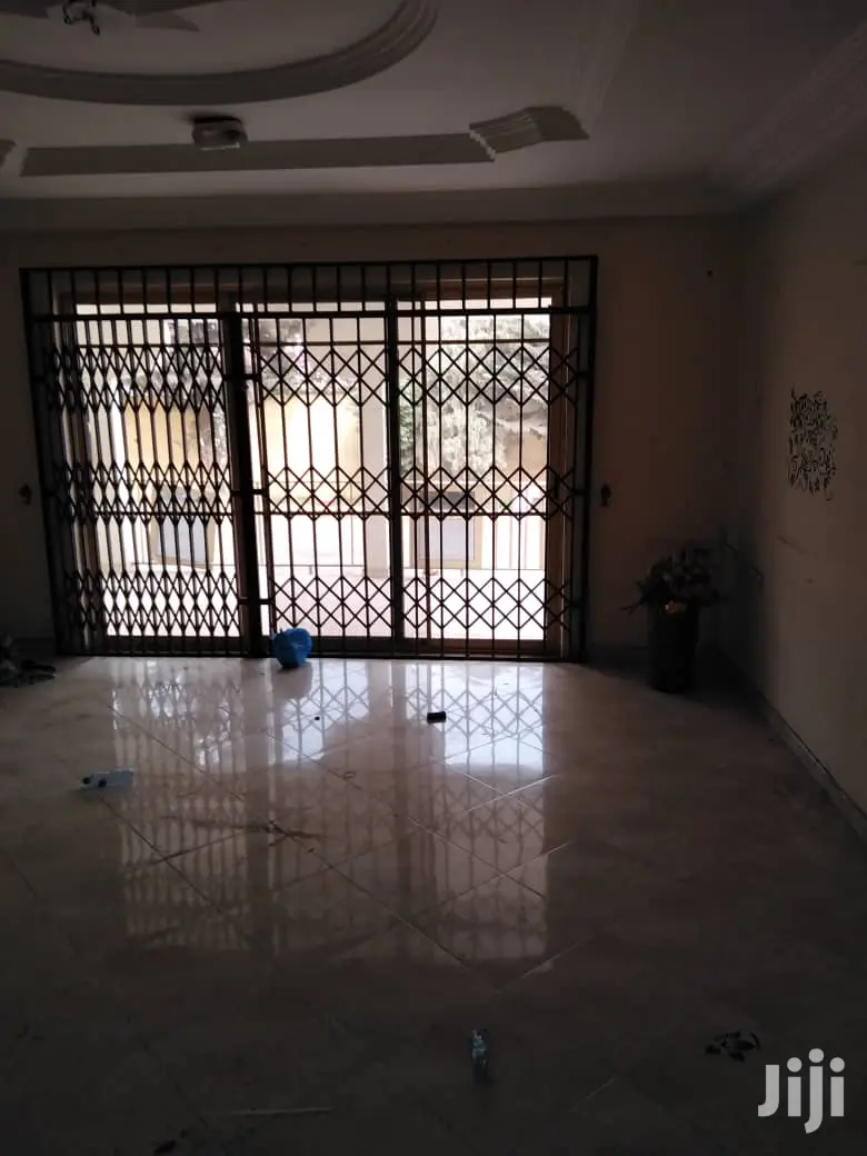 5bdrm House in Ben Properties, Ga East Municipal for rent
