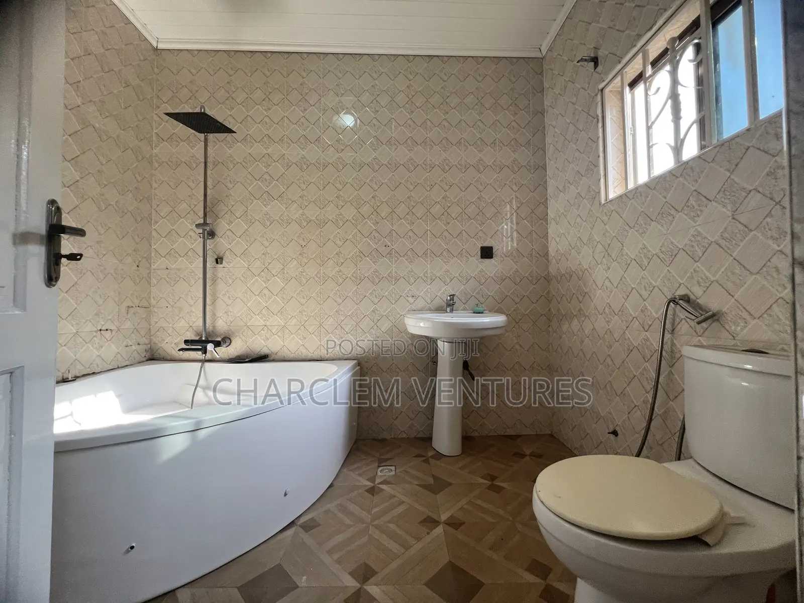 3bdrm House in Charclem Ventures, Accra Metropolitan for sale