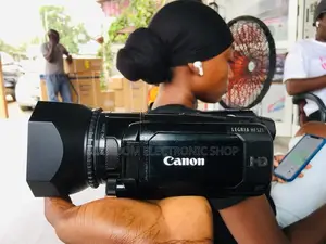 Canon LEGRIA HF S21 Dual Flash Memory PAL Camcorder(Black)