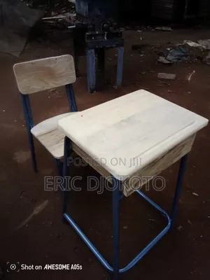Metal Frame and Wood Students Desk