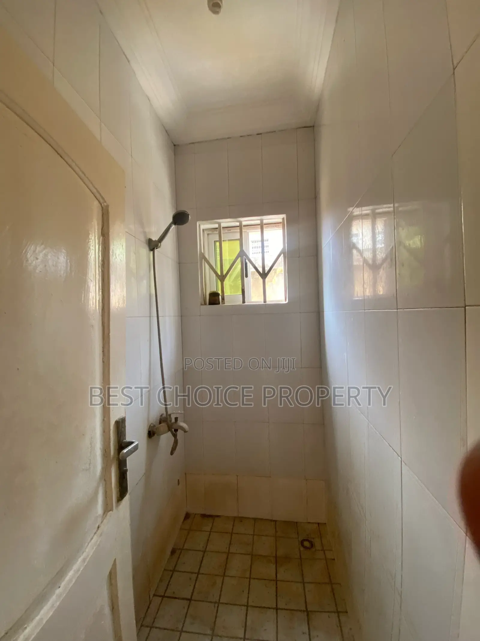3bdrm Apartment in Kumsark Estate, Oyarifa for rent